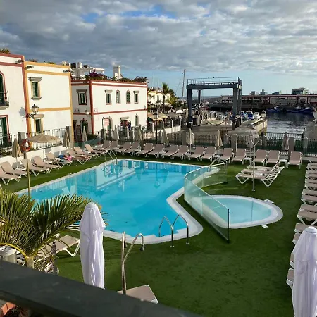 Billy's Beachfront With Pool Access *