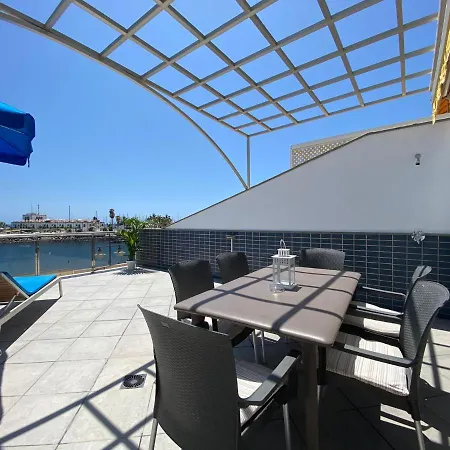 Billy's Beachfront With Pool Access Апартаменты *